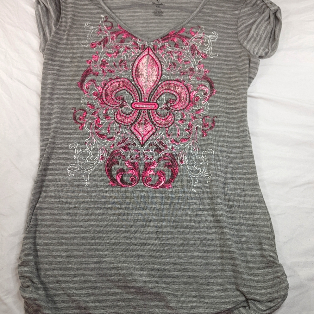 Wrangler Rock 47 Grey Stripe Blouse with Pink Fleur de Lis  graphic Juniors XXL